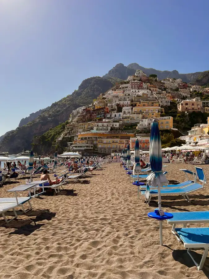 La playa y las casas de Positano