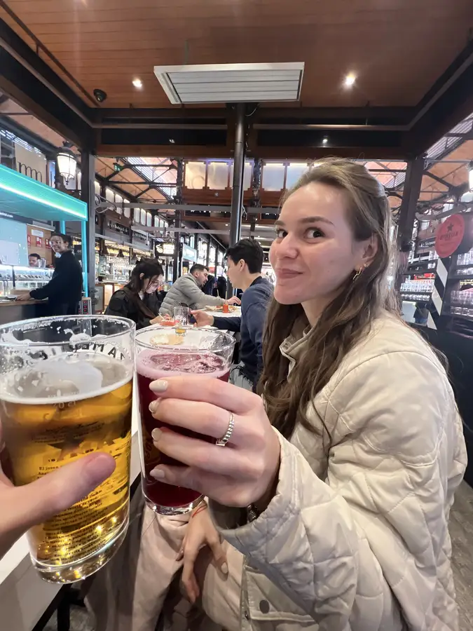 Un brindis juntos en el Mercado de San Miguel