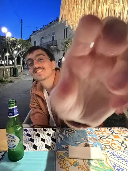 Una foto espontánea y divertida durante la cena